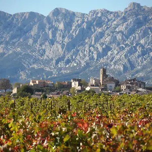 place-du-chateau-pourrieres.fr-provencehotel.com/